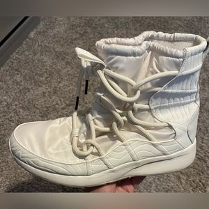 Nike women’s high top shoes/boots